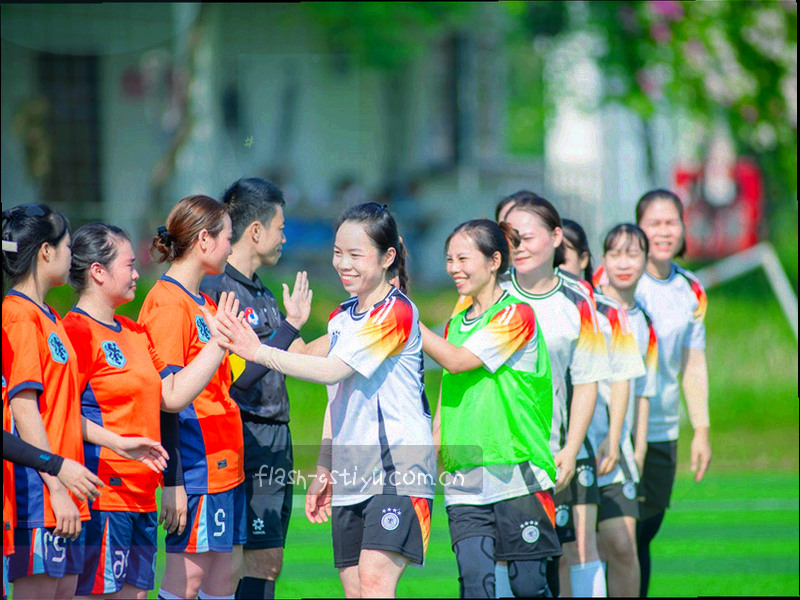 流动的数据线条与实时更新的图表