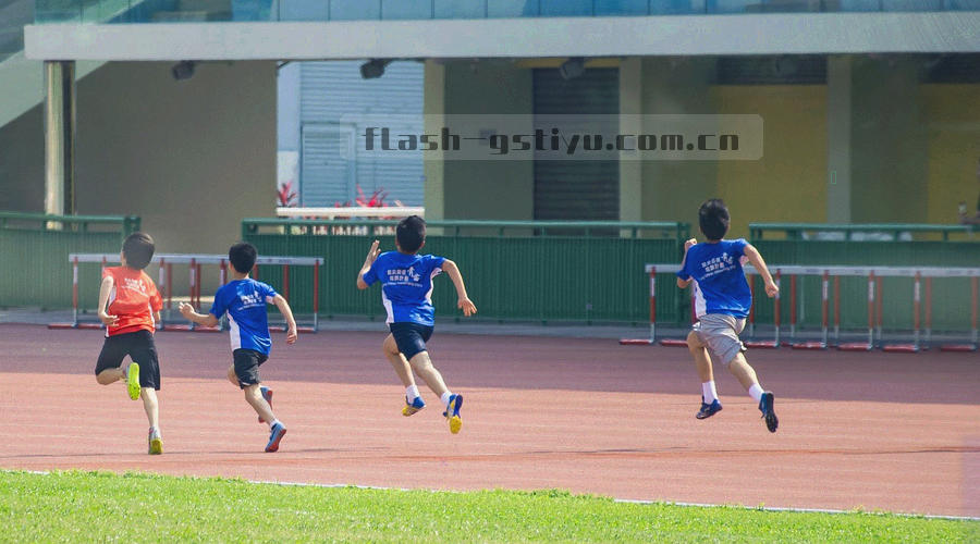 赛前两小时首发阵容确认时间线，电光蓝节点标记关键时间